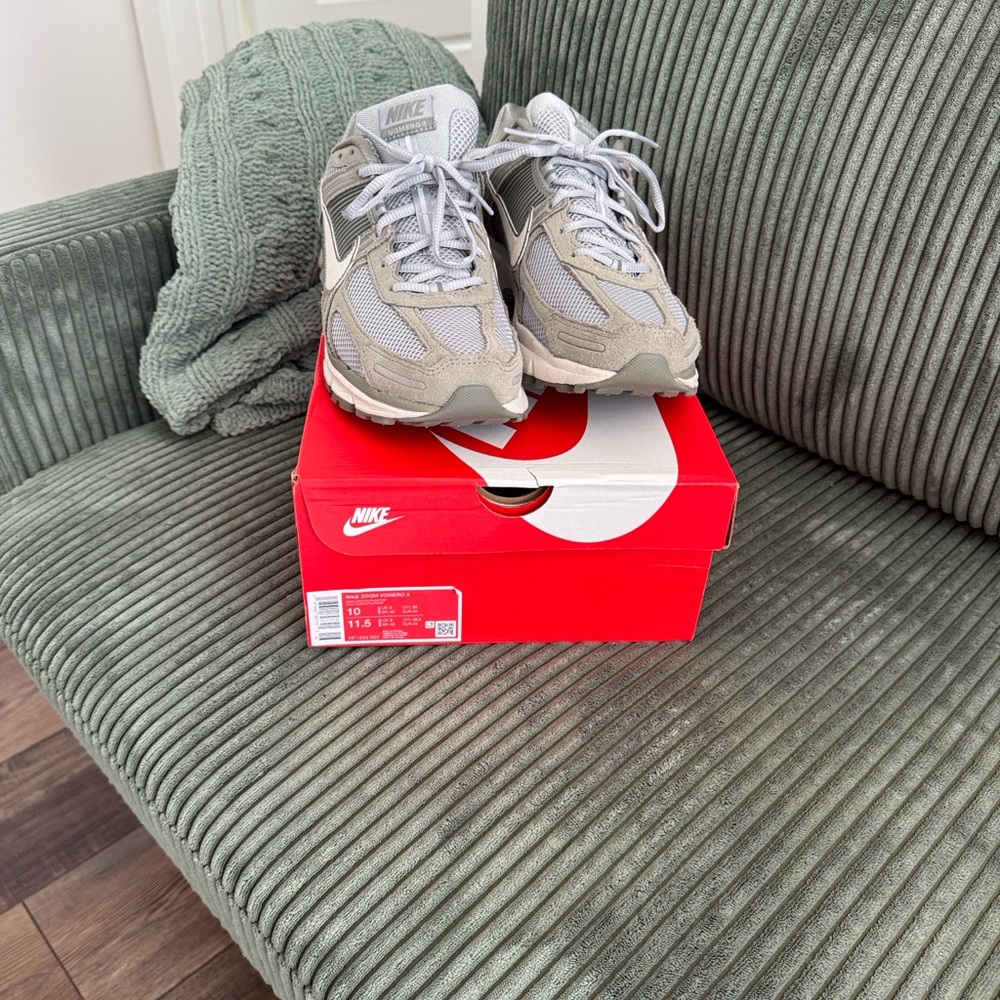 Nike Zoom Vomero 5 Sneakers